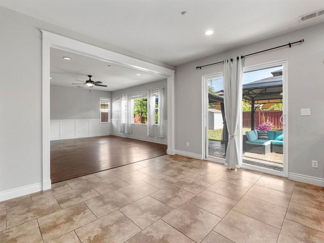 588 Dana Lane, Escondido, CA 92027