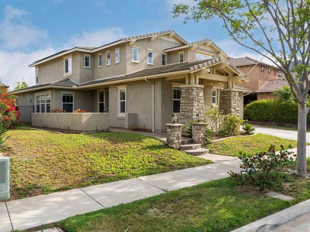 588 Dana Lane, Escondido, CA 92027
