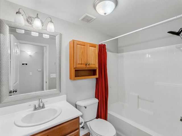 588 Dana Lane, Escondido, CA 92027