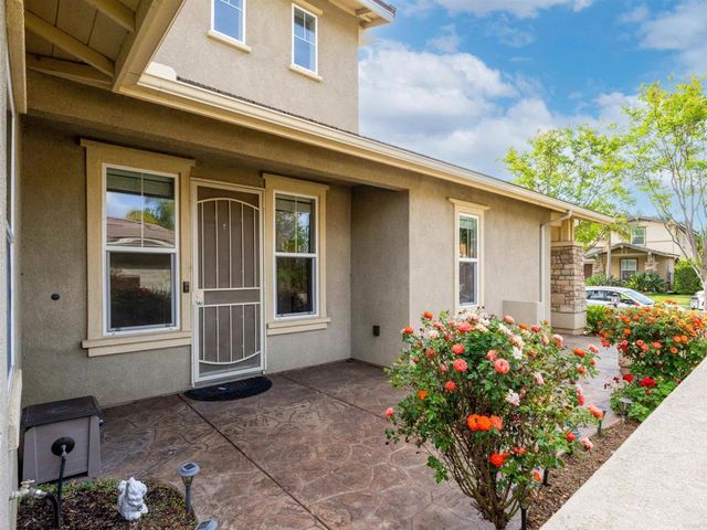 588 Dana Lane, Escondido, CA 92027