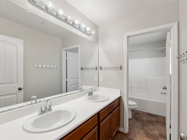 588 Dana Lane, Escondido, CA 92027