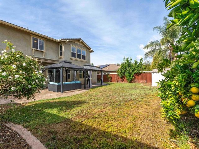 588 Dana Lane, Escondido, CA 92027