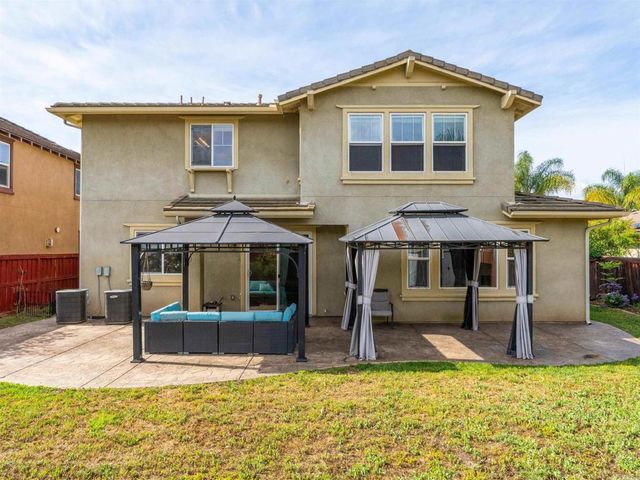 588 Dana Lane, Escondido, CA 92027