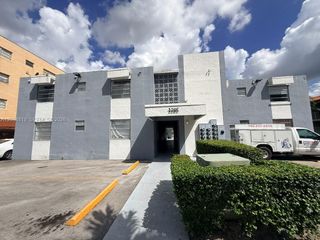 1285 W 26th Place 205, Hialeah, FL 33010