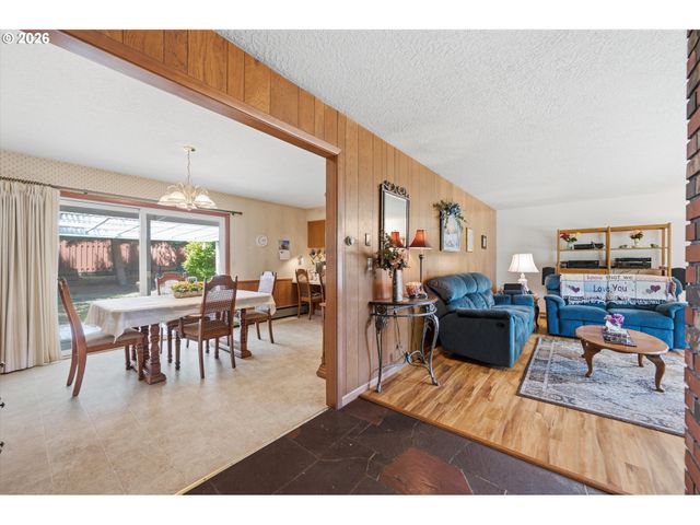 6885 Se MOLT St, Milwaukie, OR 97267
