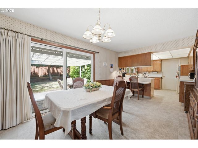 6885 Se MOLT St, Milwaukie, OR 97267