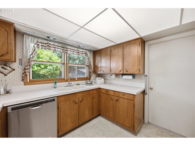 6885 Se MOLT St, Milwaukie, OR 97267