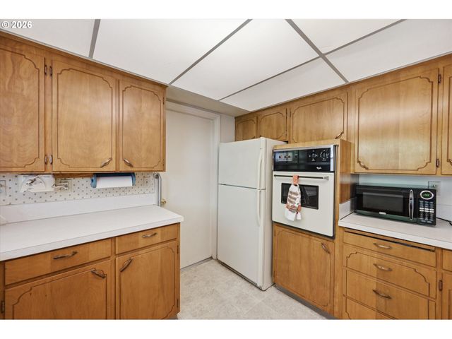 6885 Se MOLT St, Milwaukie, OR 97267
