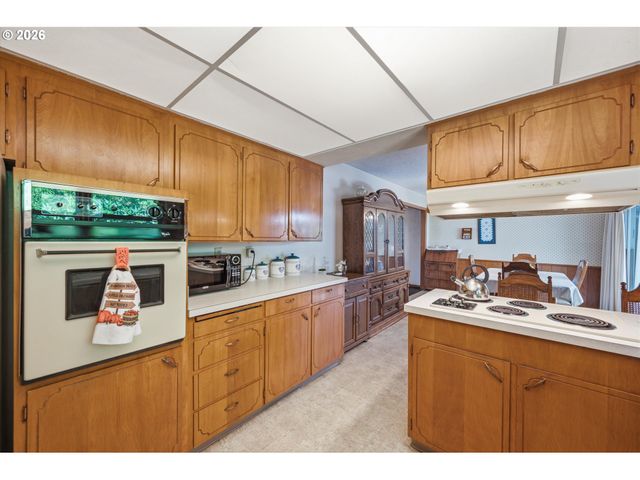 6885 Se MOLT St, Milwaukie, OR 97267
