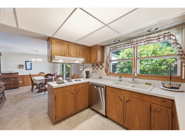 6885 Se MOLT St, Milwaukie, OR 97267