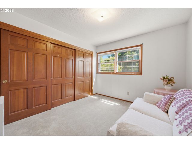 6885 Se MOLT St, Milwaukie, OR 97267