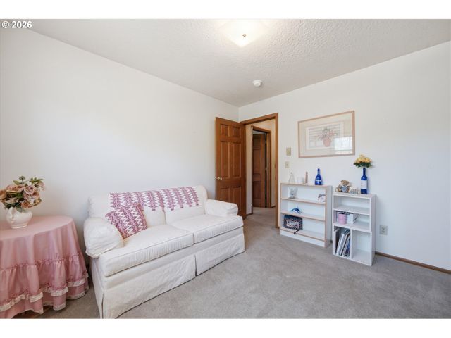 6885 Se MOLT St, Milwaukie, OR 97267