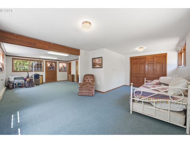 6885 Se MOLT St, Milwaukie, OR 97267