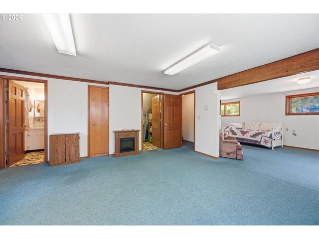 6885 Se MOLT St, Milwaukie, OR 97267