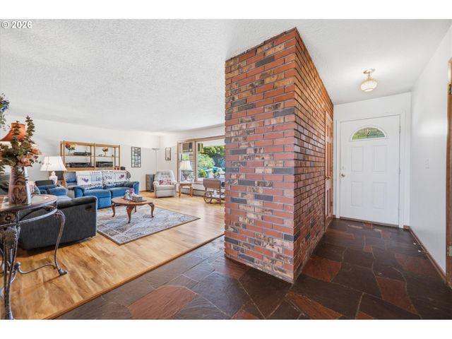 6885 Se MOLT St, Milwaukie, OR 97267