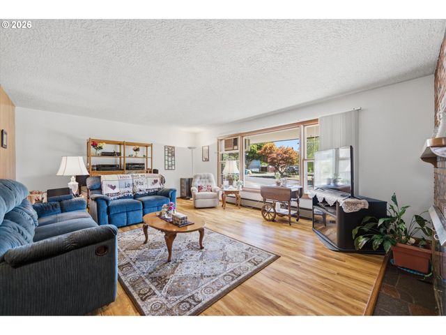 6885 Se MOLT St, Milwaukie, OR 97267