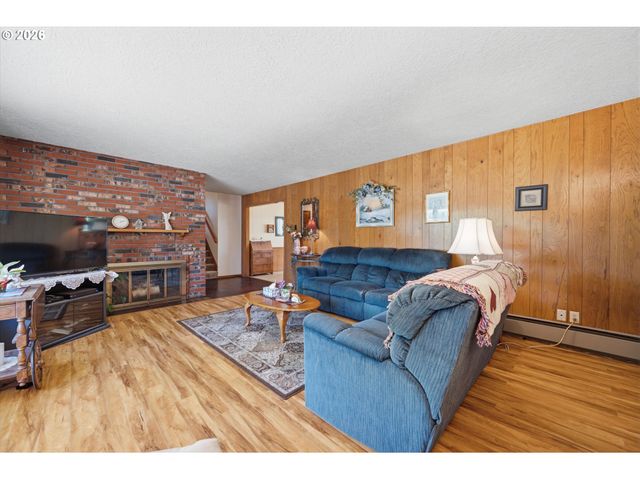 6885 Se MOLT St, Milwaukie, OR 97267