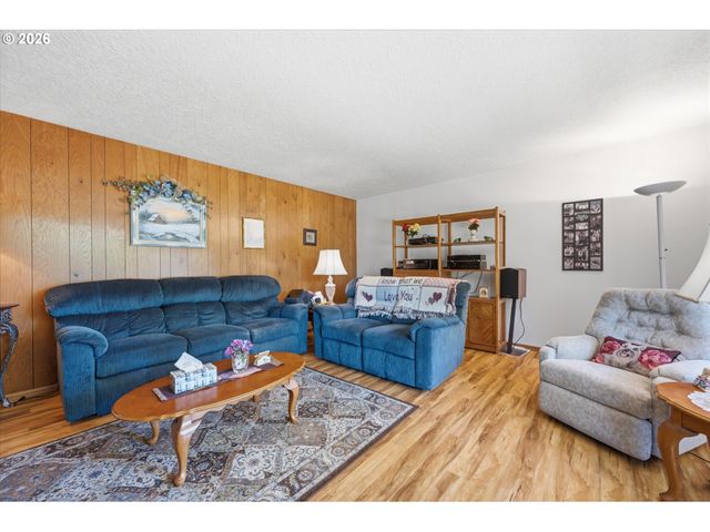 6885 Se MOLT St, Milwaukie, OR 97267