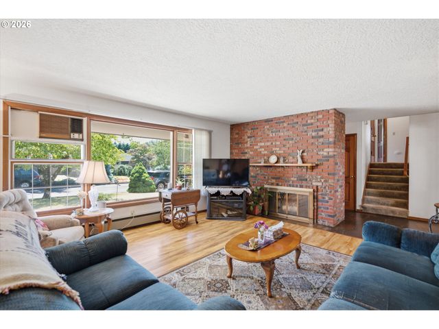 6885 Se MOLT St, Milwaukie, OR 97267