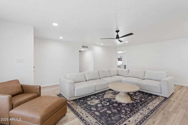 8208 E KEIM Drive, Scottsdale, AZ 85250