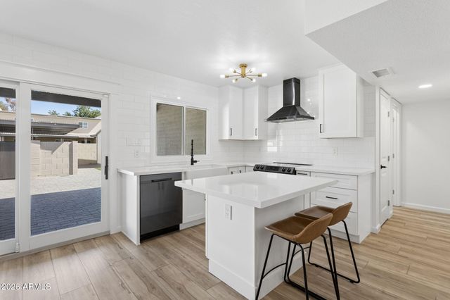 8208 E KEIM Drive, Scottsdale, AZ 85250