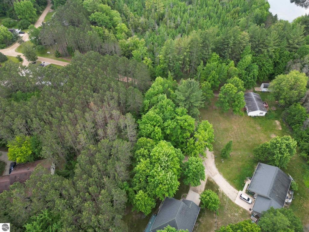 Image 5 of property listing at TBD Wintergreen, Farwell, MI 48622