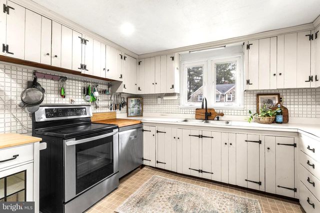 1123 OLD LANCASTER RD, Berwyn, PA 19312