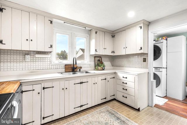 1123 OLD LANCASTER RD, Berwyn, PA 19312