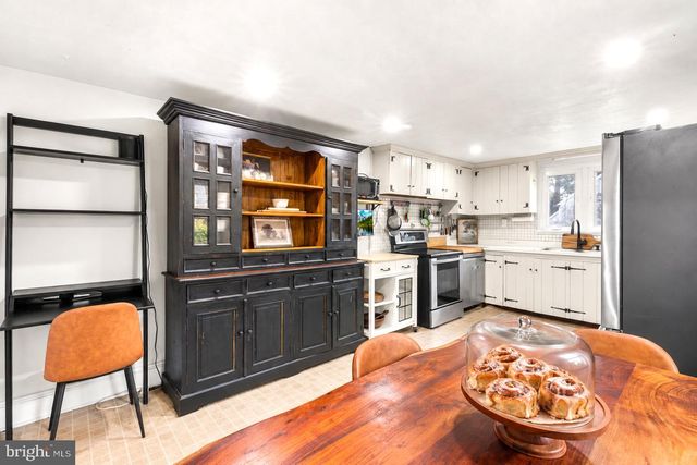 1123 OLD LANCASTER RD, Berwyn, PA 19312