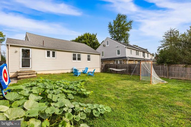 1123 OLD LANCASTER RD, Berwyn, PA 19312