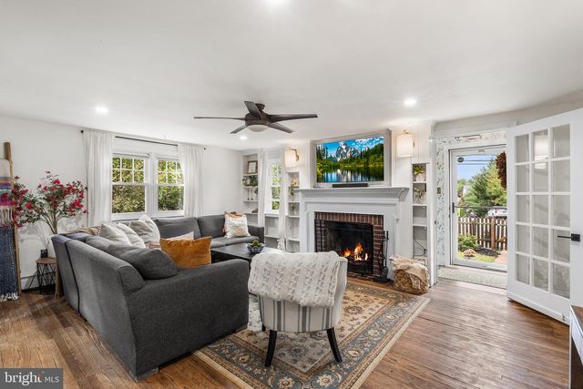 1123 OLD LANCASTER RD, Berwyn, PA 19312