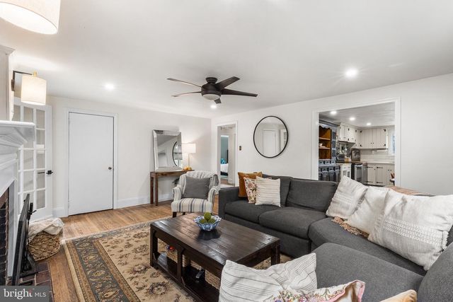 1123 OLD LANCASTER RD, Berwyn, PA 19312