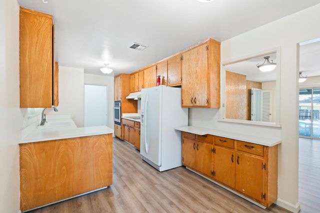 3338 Deodar St, Carmichael, CA 95608