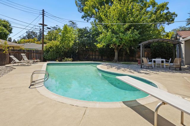 3338 Deodar St, Carmichael, CA 95608