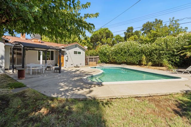 3338 Deodar St, Carmichael, CA 95608