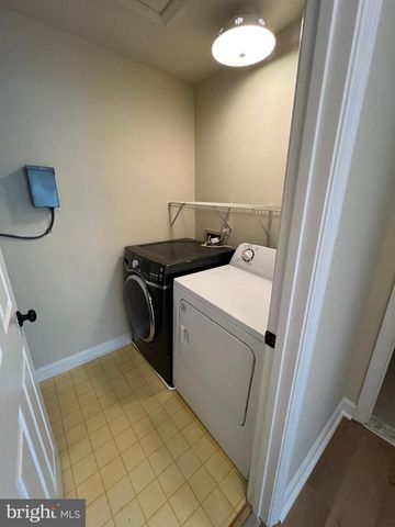 12140 SALEMTOWN DR, Woodbridge, VA 22192