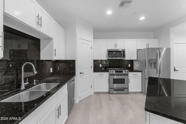 945 E PLAYA DEL NORTE Drive 1019, Tempe, AZ 85288