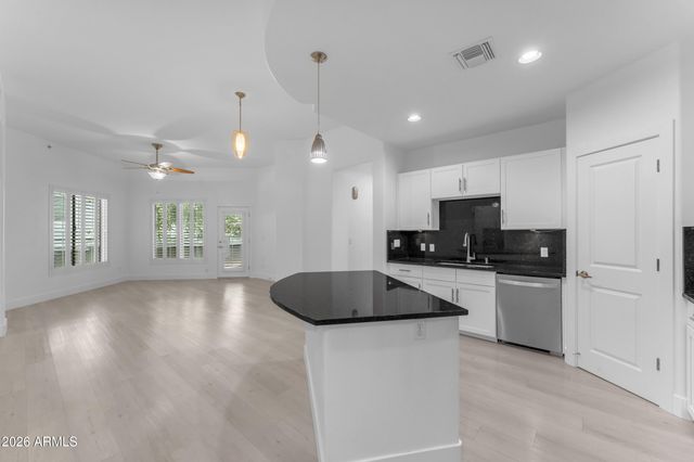 945 E PLAYA DEL NORTE Drive 1019, Tempe, AZ 85288