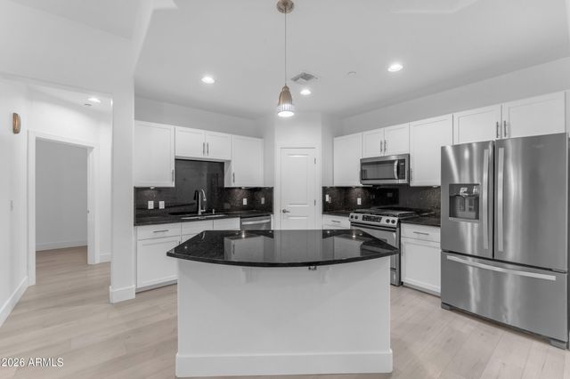 945 E PLAYA DEL NORTE Drive 1019, Tempe, AZ 85288