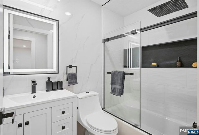 257 7th Street, Newark, NJ 07103