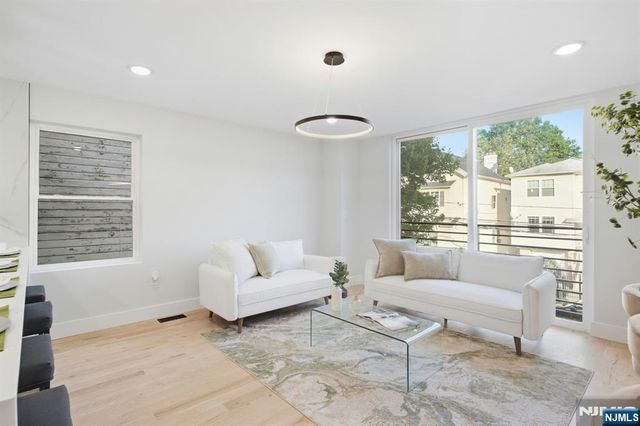 257 7th Street, Newark, NJ 07103