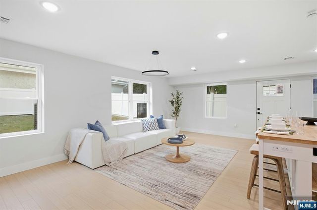 257 7th Street, Newark, NJ 07103