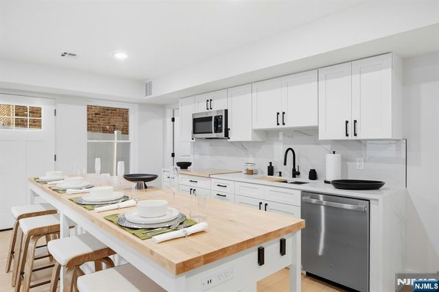 257 7th Street, Newark, NJ 07103