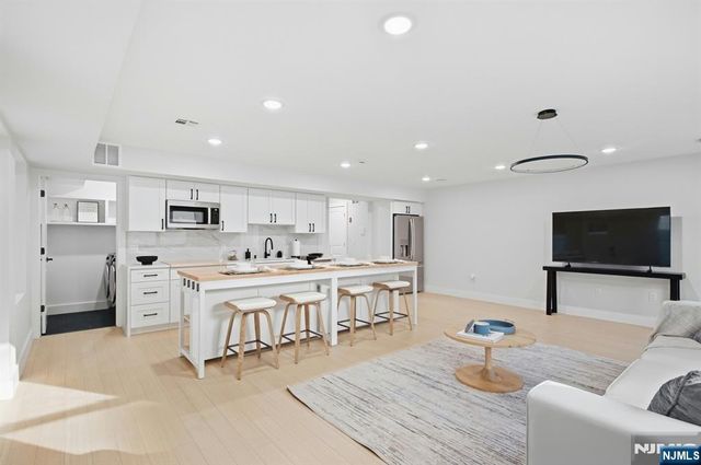 257 7th Street, Newark, NJ 07103