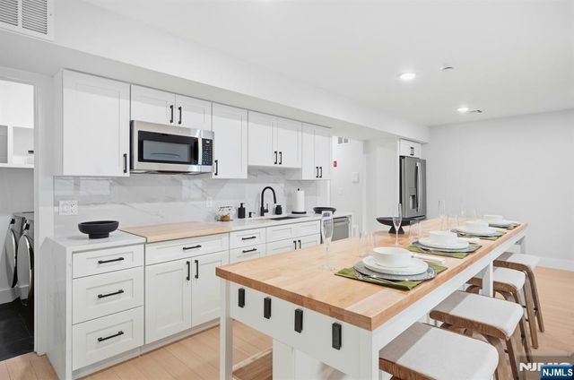 257 7th Street, Newark, NJ 07103