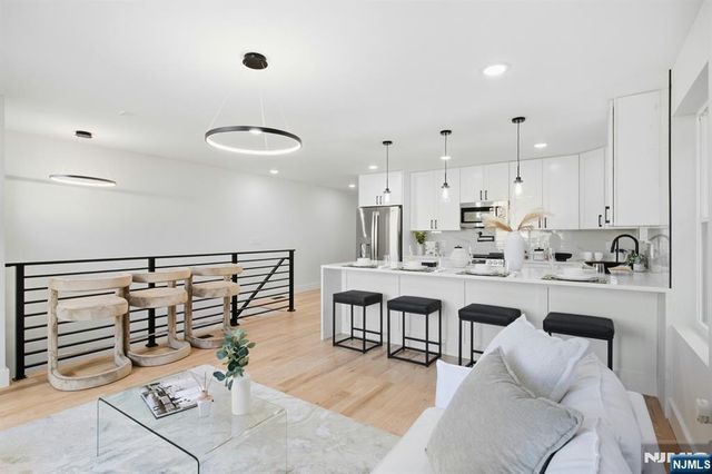 257 7th Street, Newark, NJ 07103