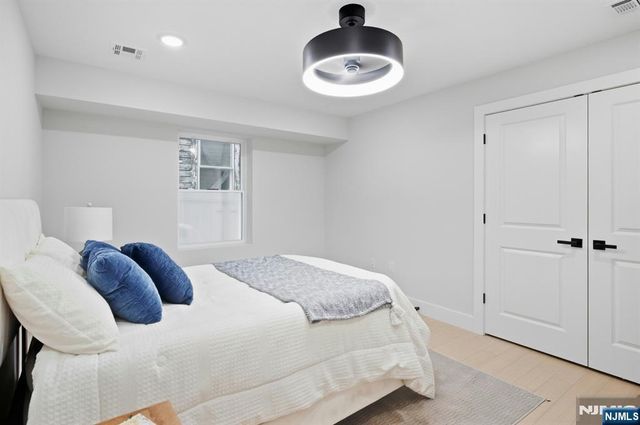 257 7th Street, Newark, NJ 07103