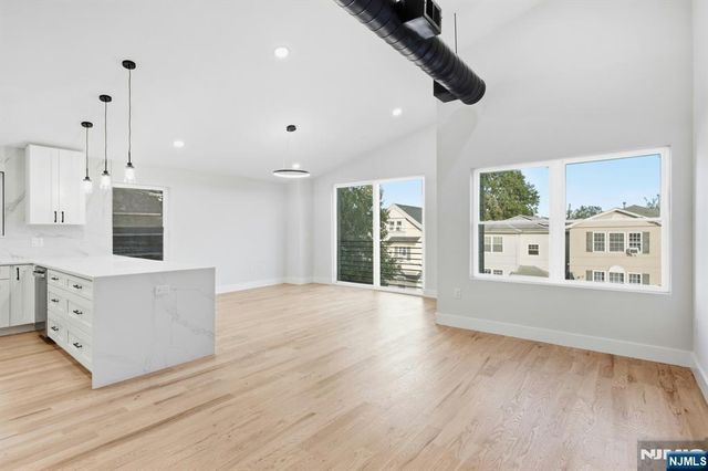 257 7th Street, Newark, NJ 07103