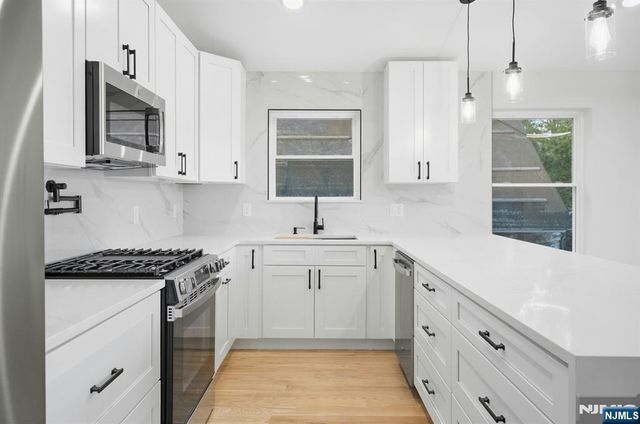 257 7th Street, Newark, NJ 07103