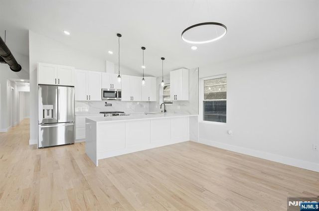 257 7th Street, Newark, NJ 07103